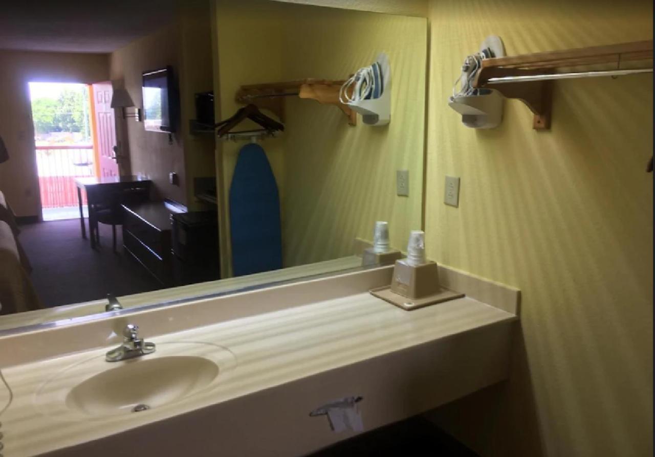 Budget Inn & Suites Hawkinsville Eksteriør billede
